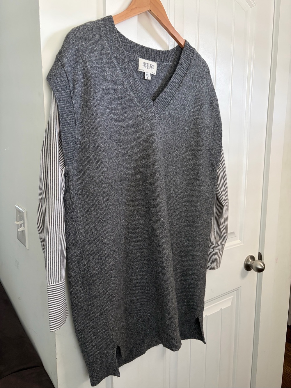 Fifteen Twenty L Gray V-Neck Sleeveless Knit Sweater Dress